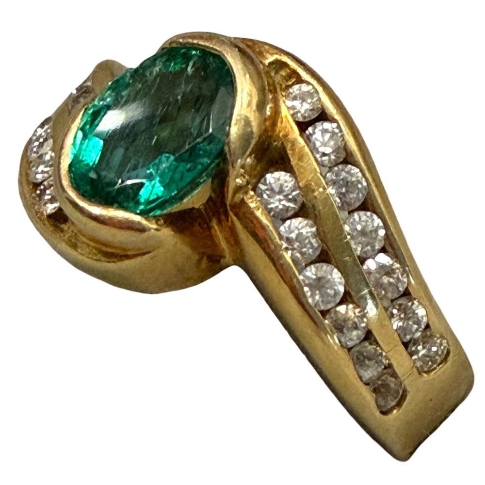 Solid 18k Gold Emerald Ring with Diamonds! - Picture 4 of 16